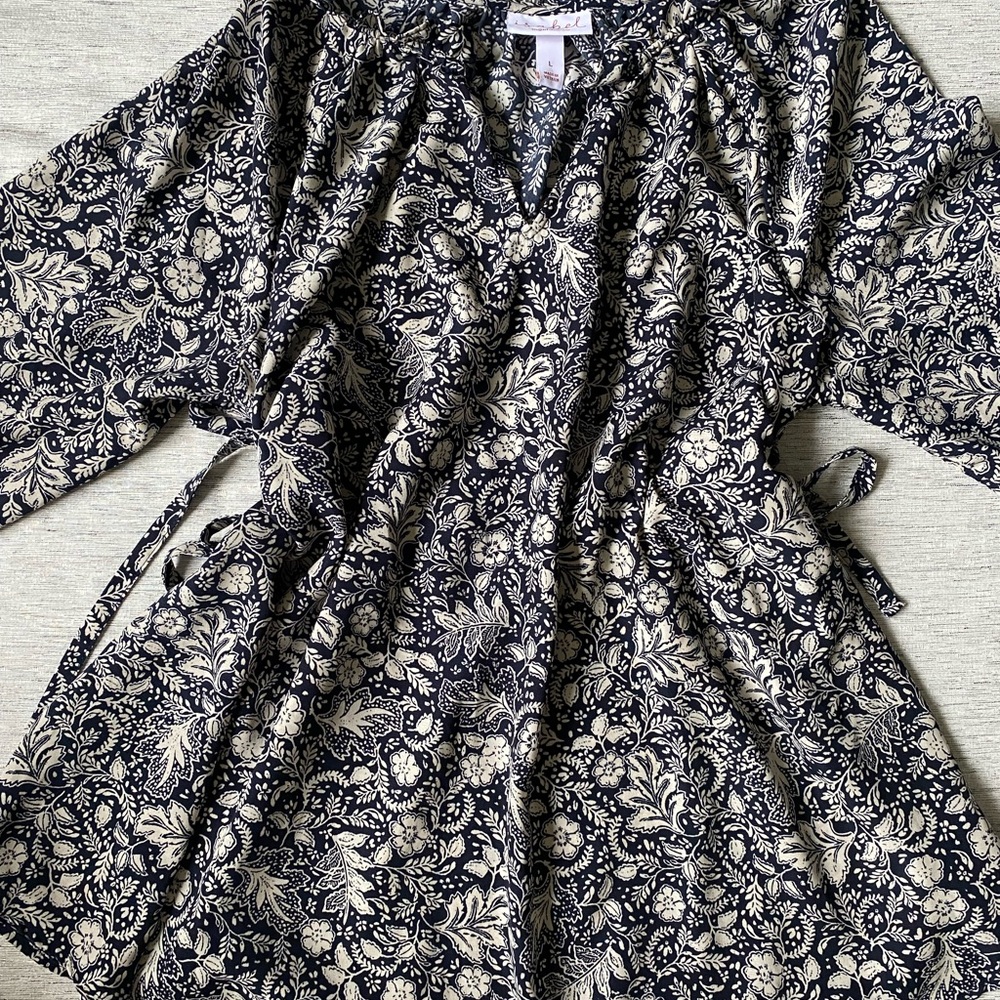 Ingrid+Isabel Floral Tie-Waist Women’s blouse Navy and Cream size L